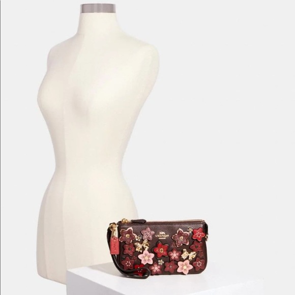 Coach Nolita 19 with Daisy Appliqué.

Valentine’s Day’s gift. - Picture 2 of 5